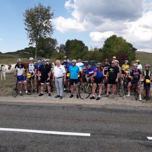 éléves de l'école au lycée en train de faire du vélo